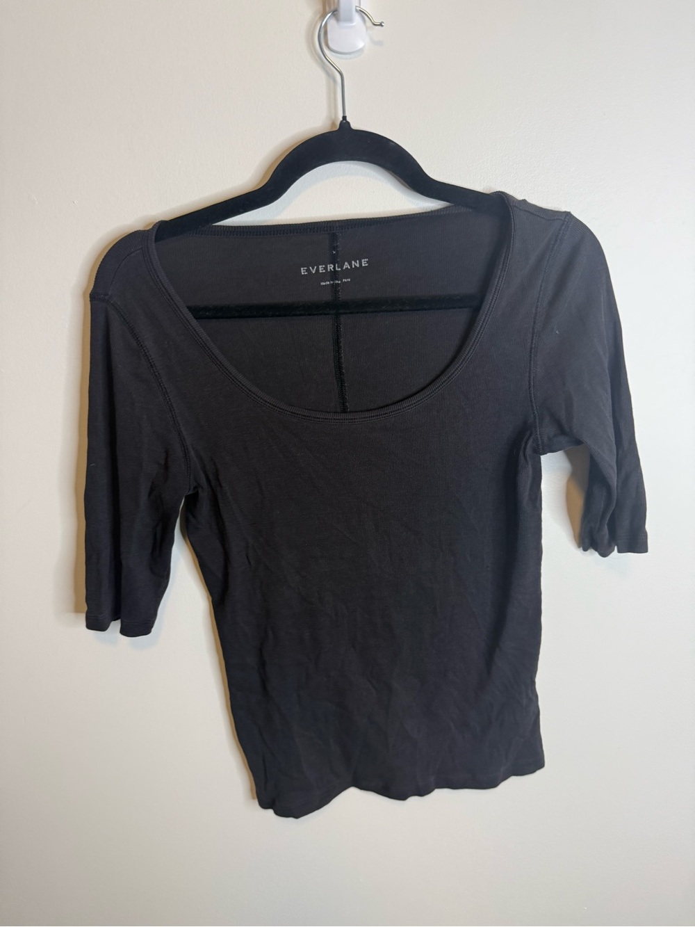 Everlane Black Scoop Neck Women’s Top size medium ribbed